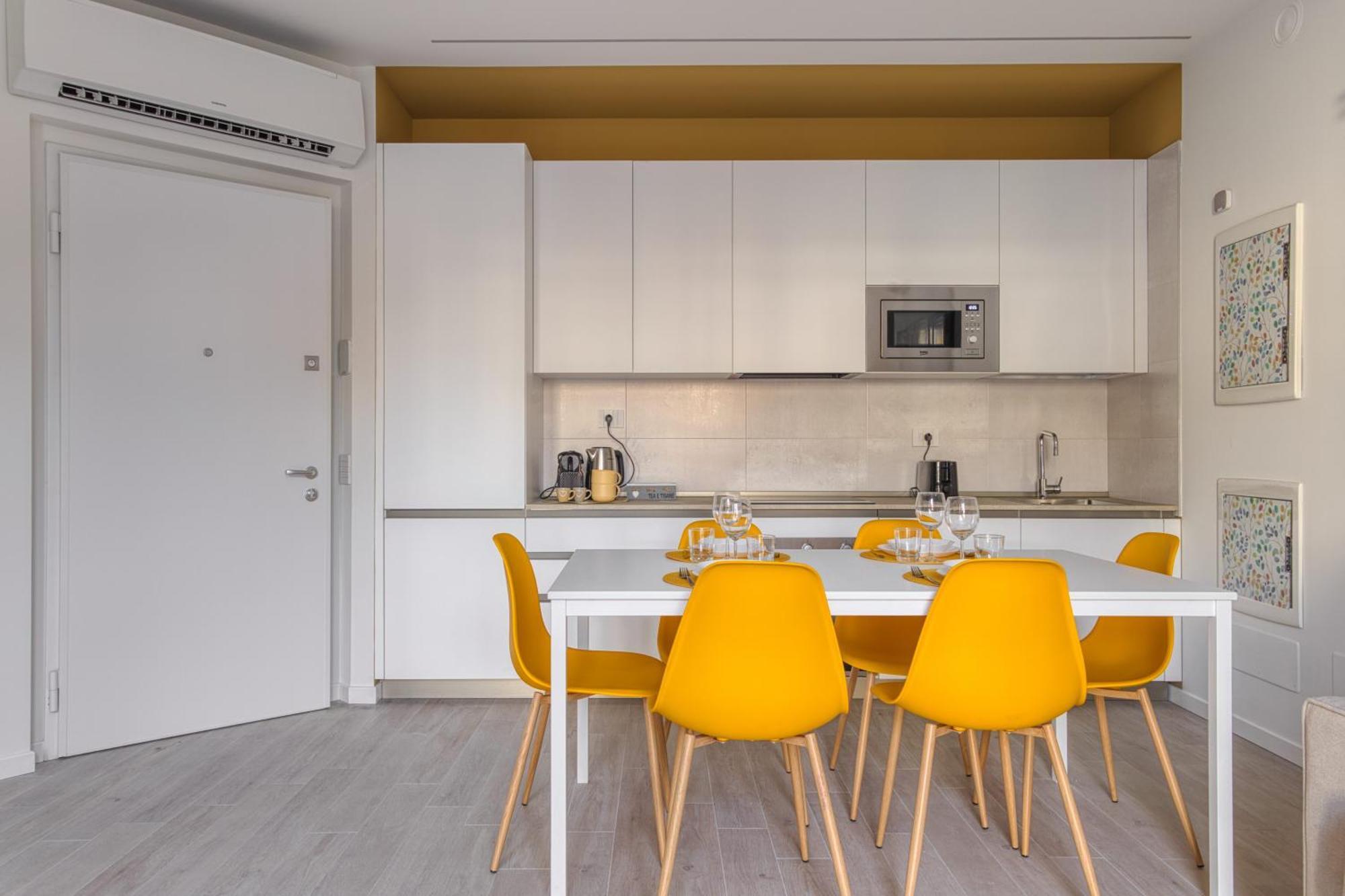 Yellow In Financial District 4 Pax Milan